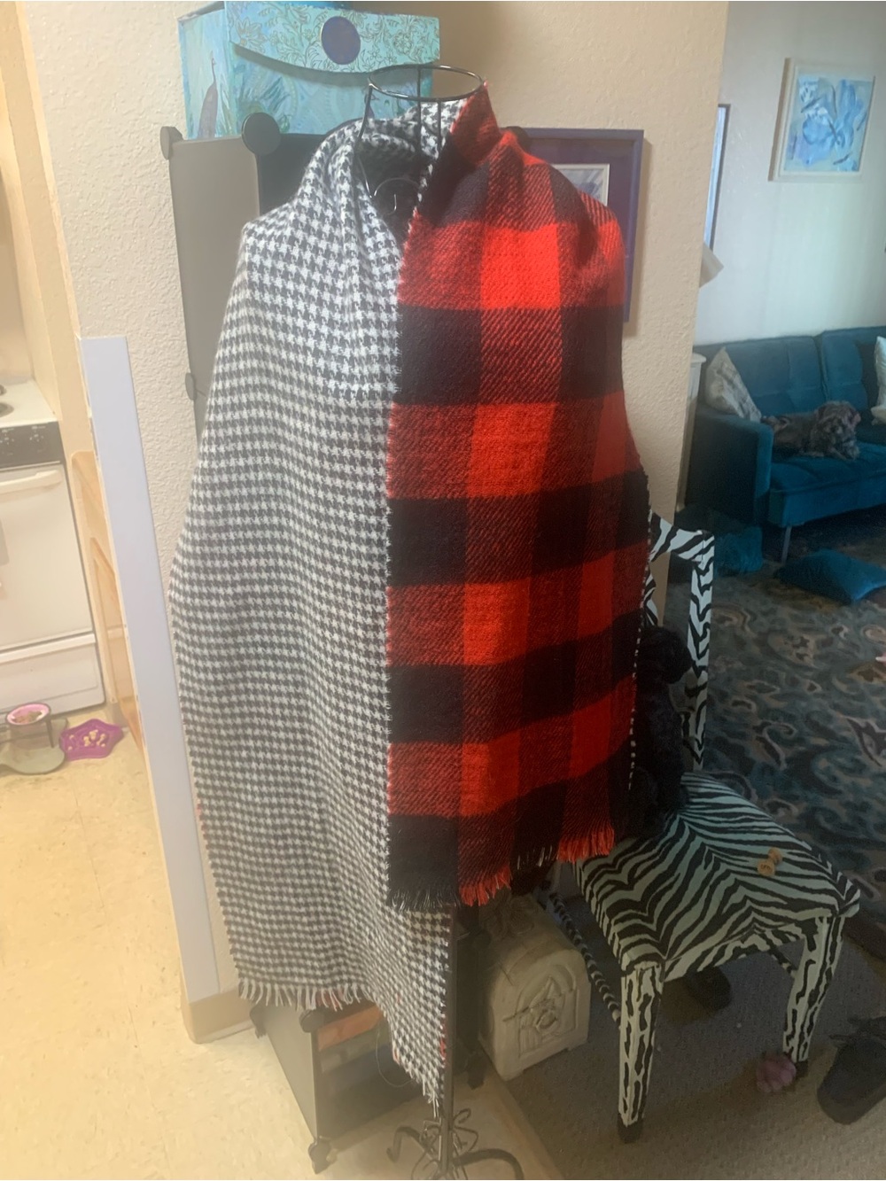 Steve Madden Reversable Buffalo Plaid/ houndstooth winter soft scarf